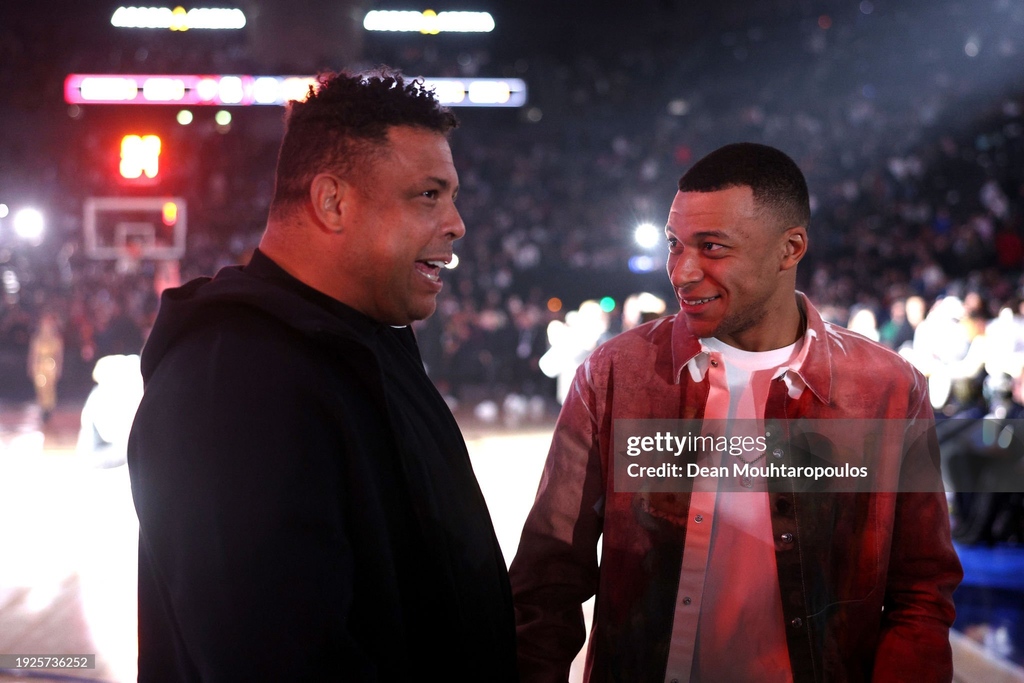 .#LeahWilliamson,#Ronaldo #R9, #KylianMbappe and #DavidBeckham attend the #NBA match between #BrooklynNets and #ClevelandCavaliers at The Accor Arena in Paris, France. I January 11, 2024I 📷: @AllSportSnapper #GettySport #NBAParis