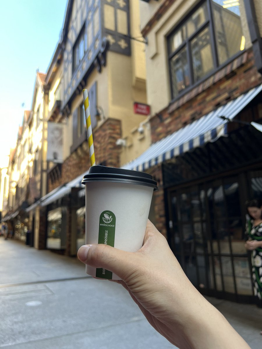 mike_quinzon's tweet photo. Afternoon walk and coffee ๐ฃโ๏ธ๐ฆ๐บ #PerthTime #LondonCourt https://t.co/9FdwUvQIWk
