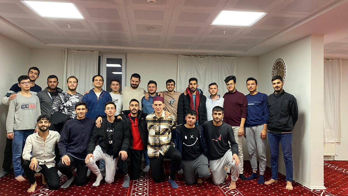 tugva_usak's tweet photo. Regaip Kandili münasebeti ile KYK Mehmet Hacım Erkek Öğrenci Yurdumuzda kardeşlerimizle bir araya geldik.

"Allahım! Bize Receb’i ve Şa’ban’ı Mübarek Kıl ve Bizi Ramazan’a Ulaştır."

#KampüslerBizeEmanet  #regaipkandili https://t.co/pOdL9e1Kti