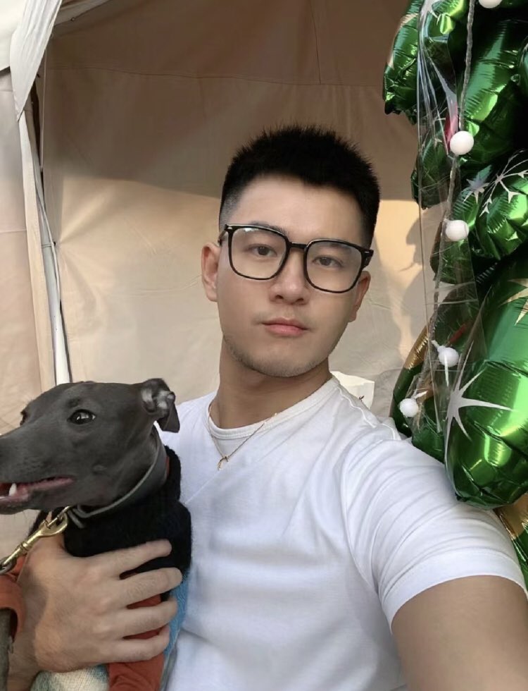 TOBDYT's tweet photo. 이것도 너무 멋있죠 나는 여전히 여름을 비교적 좋아하는 것 같다 🐶 https://t.co/qwVY0XugVT