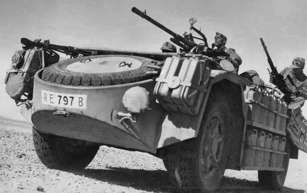 TRUFAULT's tweet photo. De nuevo el SPA-Viberti #AS42 #Sahariana con un #Solothurn S18-1000 de 20 mm y una #HMG de
12,7 mm.
🇮🇹🚗
#WW2 #WWII #armor #car #militarycar https://t.co/QOCFU0mgCr