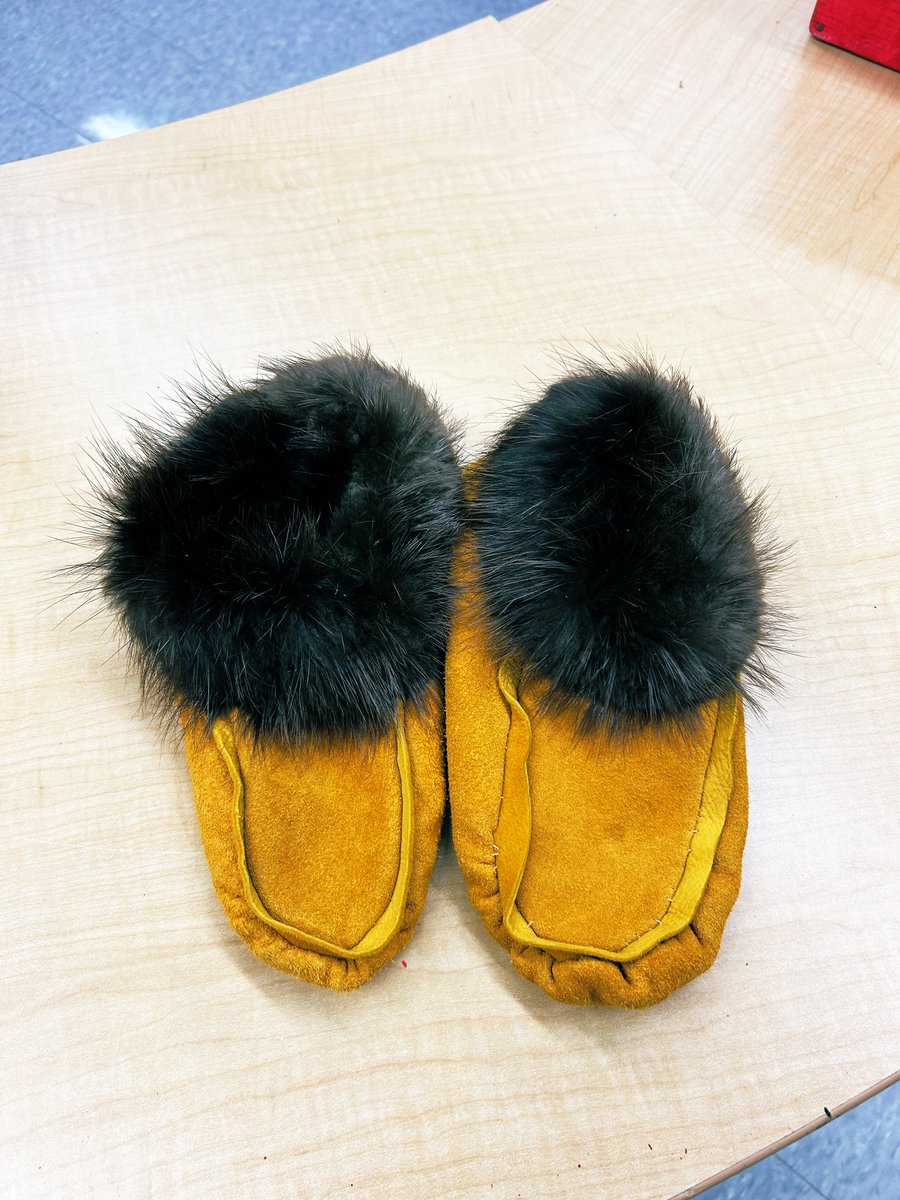 LisaMactbay's tweet photo. A lot of hard work getting these done ✔️. They did such awesome work — first time sewing 🧵  🪡 and all smiles when they finally see the finished products @HammarskjoldP #KZLodgeprogram2024 #moccasins https://t.co/bP7oOGxf3S