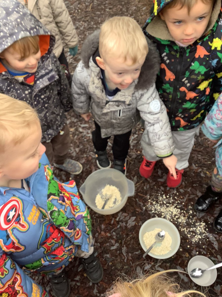 RobsackN's tweet photo. Unexpected visitor alert! 🚨 Goldilocks swung by for porridge, apologized sweetly, and ended up in our nursery reading her own tale with the children. The excitement was through the roof the children were beyond excited! 🐻📖 #GoldilocksAdventure #readingisfun @R_S_Wood https://t.co/AeeO90V4Mm