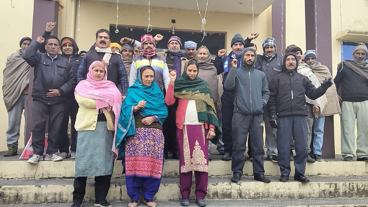 BJPSCMorcha4JK's tweet photo. #BoothJanSamwad कार्यकर्म के तहत आज जिला अध्यक्ष अनुसूचित जाति मोर्चा देव राज जी की अध्यक्षता में मरहीन मंडल के  बूथ नंबर 67 और 68 में कार्यकर्म किया गया । https://t.co/lXbNnGeDOT