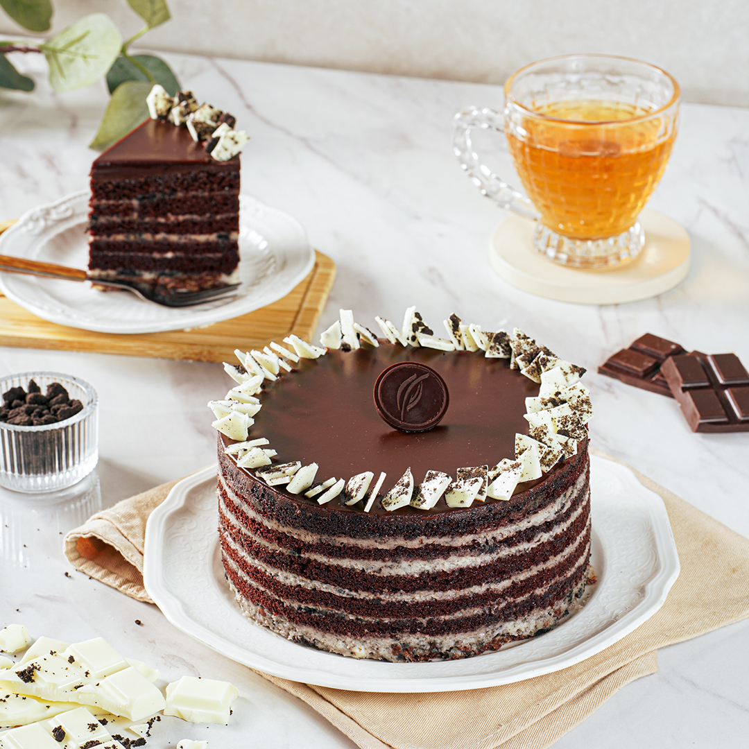 dapurcokelat's tweet photo. Satisfy your cravings with our Cookies Cream Layers, A heavenly treat in every forkful. Available at all outlets and delivery Points and online! 

#dapurcokelat #DCCookiesCreamLayers #chocolate #cake #cookiescream #cookies https://t.co/98CttKi0LH