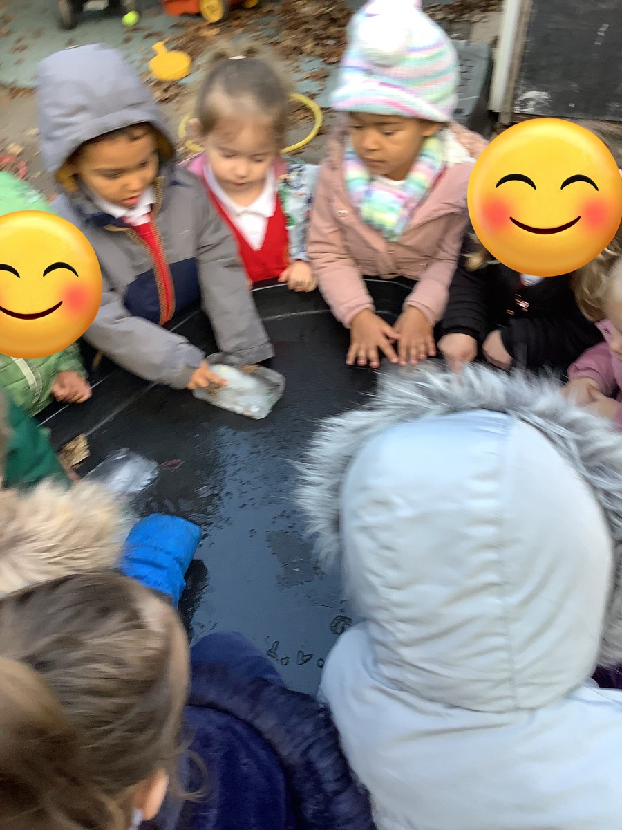 NurseryOPS's tweet image. This week in Nursery we have been learning about Winter. 
Today we went outside to explore and discuss the properties of ice. The children used their hands to melt turn it back into water.

#eyfsunderstandingoftheworld #eyfsscence #opsscience #playlearnandgrowtogether