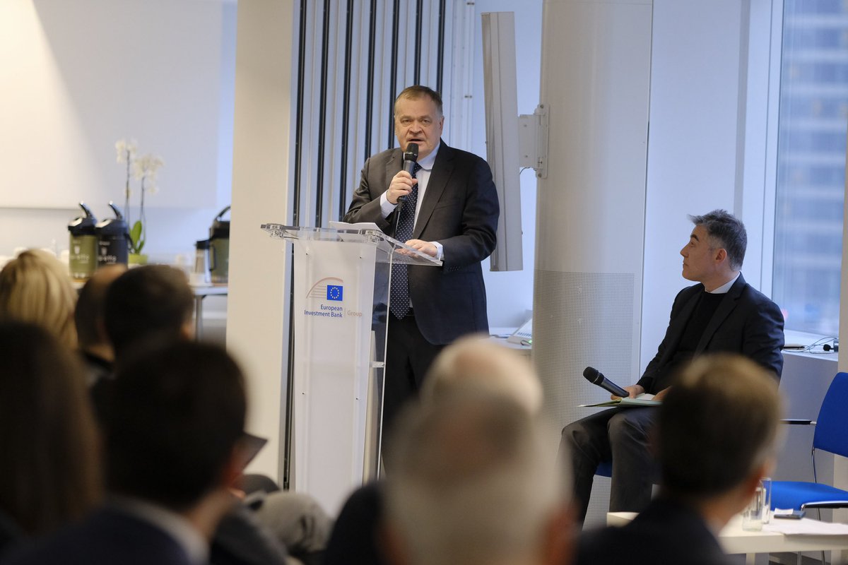 TimoPesonen1's tweet photo. With @EIB &amp; @EIF we launched today the Defence Equity Facility 🛡️as part of #EUDIS 

This €175 million new initiative is expected to mobilise circa. €5️⃣0️⃣0️⃣ million to improve access to finance for #EUDefenceIndustry SMEs and bring innovative ideas to the 🇪🇺market https://t.co/1u9PwHzqWj