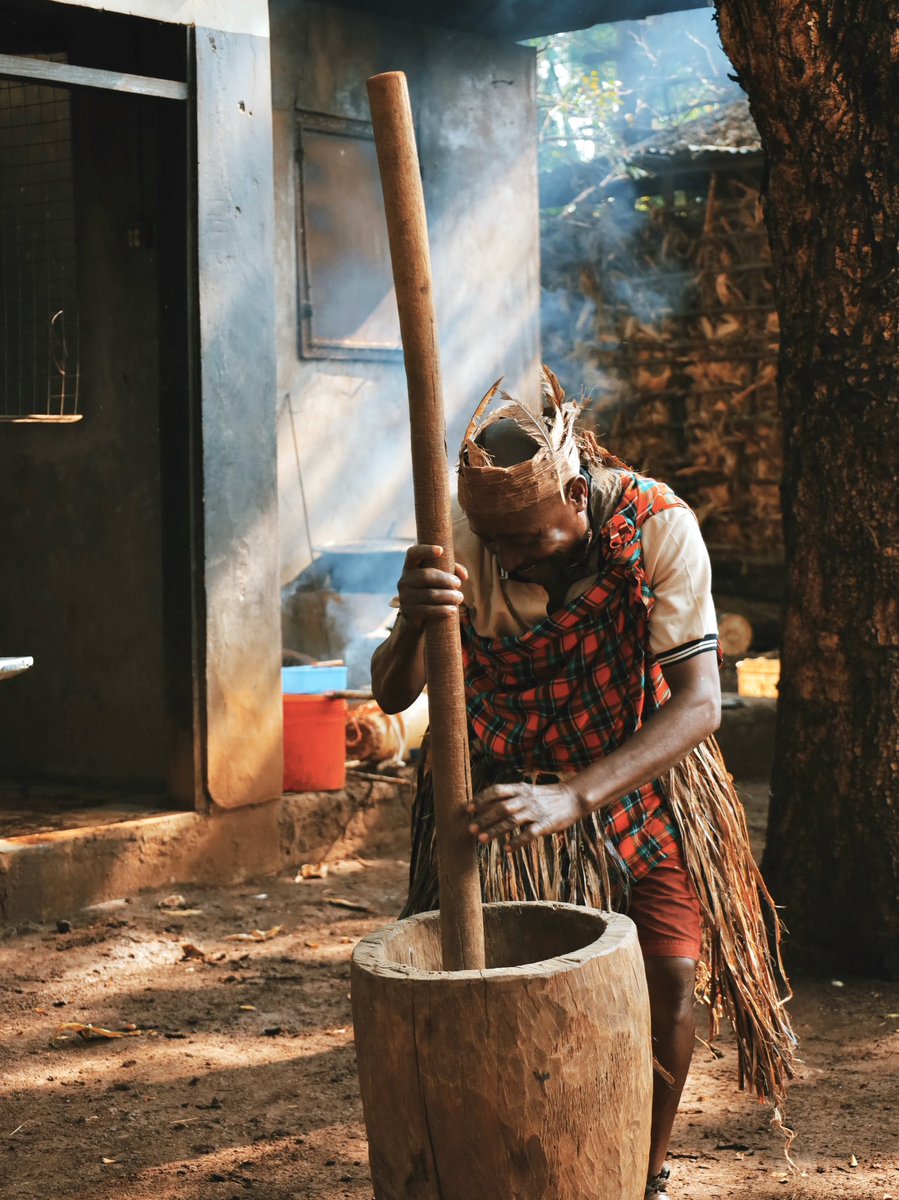 Happiness is dancing to that traditional rhythm that keeps ringing in your head like a worm 📸: Courtesy of @Lauraclaraaa in the streets