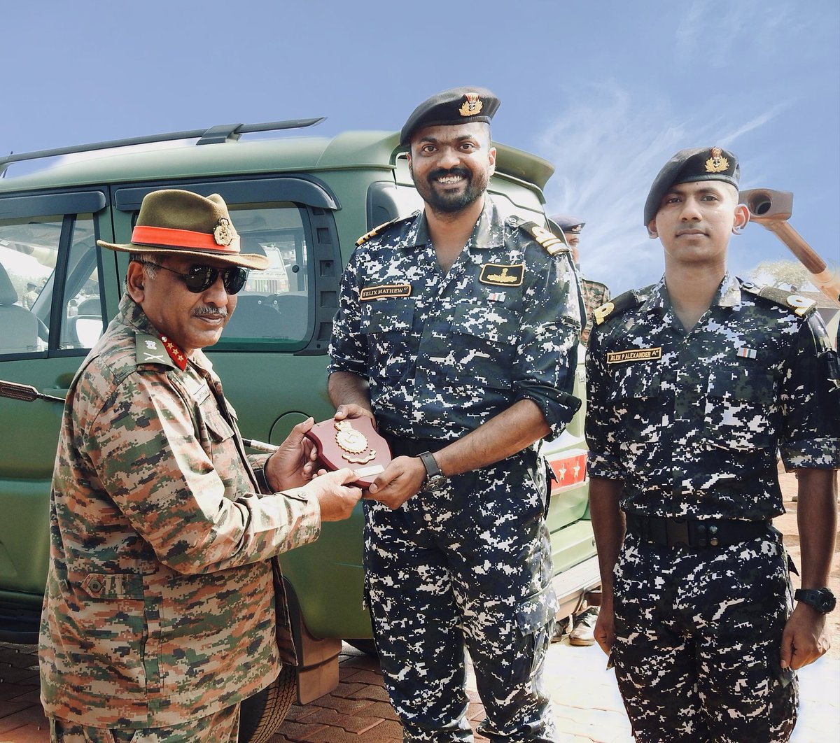 IN_INSShivaji's tweet photo. Nothing is more destructive than the charge of Artillery on the crowd
-Napoleon Bonaparte
Trainee Officers from #INSShivaji including officers from Friendly Foreign Countries visited School of Artillery, Nashik to witness the Fire Power of the Big Guns #ExTopchi
#Jointmanship https://t.co/6JLIwX0Iwy