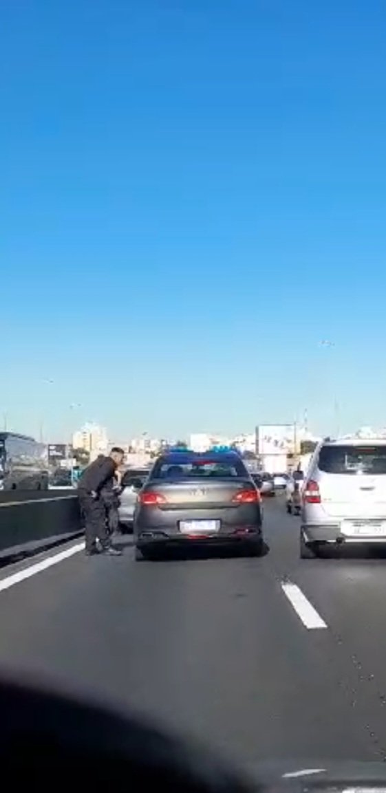 ealentini's tweet photo. @daylombardi @bagliettoc @jotaleonetti @InformeTransito @TransitoOK @AlertasTransito @aleginart @solotransito @TransitoAspen @APTTA_ @ernestoarriaga @AleRamosTN @informetransito
Autopista 25 de mayo km1,5 sentido Ezeiza 1 vehículo detenido en carril rapido https://t.co/VilOSp8OK2