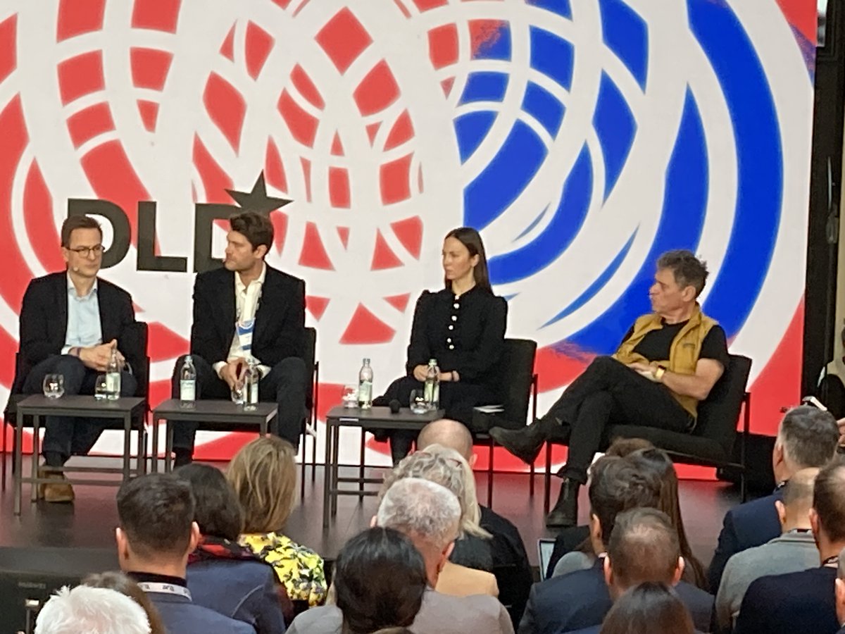 "Europe shouldn't be only a referee but a player! It's time to work as one market, not 27!" @EvaMaydel, <a href="/Europarl_EN/">European Parliament</a>. "We need transparency &amp; control," says <a href="/JonasAndrulis/">Jonas Andrulis</a>, <a href="/Aleph__Alpha/">Aleph Alpha</a> with <a href="/ajkeen/">Andrew Keen</a> <a href="/DLDConference/">DLD Conference</a> - 🇪🇺 vs 🇺🇸 - the fine balance of regulation &amp; innovation #DLD24