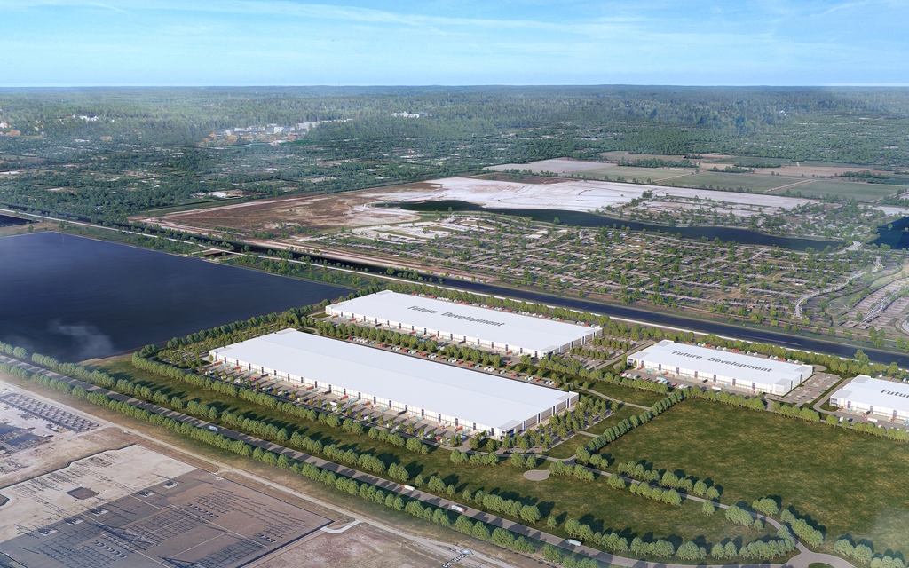 SFLINDTEAM's tweet photo. 🚁✨ Join us for Fly-Over Fridays: this week features West Palm Logistics! ✈️✨

👉 Click the link below to experience the awe-inspiring views and gain insights into the incredible new warehouse and it's amazing location in Palm Beach County! 🌐✨

👉 https://t.co/2VegqiaSSb https://t.co/qefo3PvTCY
