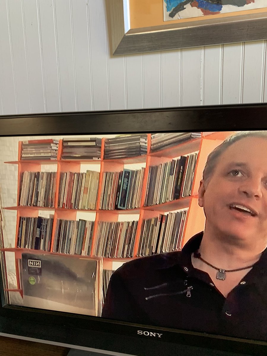 alfaxis's tweet photo. Viendo la serie documental de canciones chilenas de todos los tiempos conducida por @joevasconcellos #DoReMix, me encuentro con esto y quede wow! 

La discoteca ideal de @albertoplaza con @nineinchnails ahí al frente!

#DeTuAusencia es la canción que destacan de él en el episodio https://t.co/4IPiHpuGoE