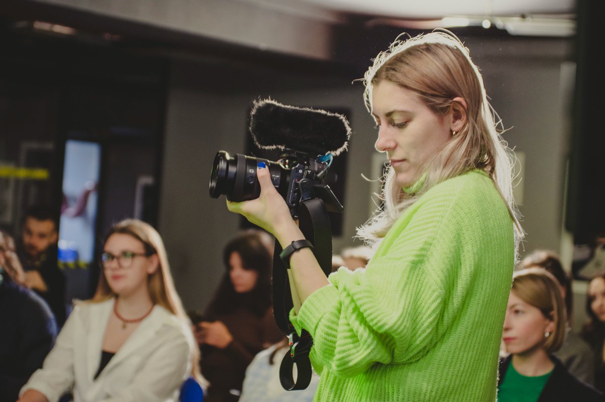 UNESCO_kyiv's tweet photo. The first cohort of students has successfully graduated from @UNESCO supported journalism school, created by @Kyiv_Independent!

Students have strengthened their skills in storytelling, investigation, and reaching out to global media outlets.

✨Congratulations to 29 graduates! https://t.co/Nm3BcFMqjZ