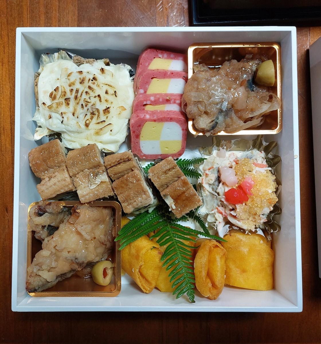 arakicleaning's tweet photo. 忘れてたころに…ですが、備忘録として
 #大晦日  の年越しお重
 #おせち料理 https://t.co/U55tU4Ttt5