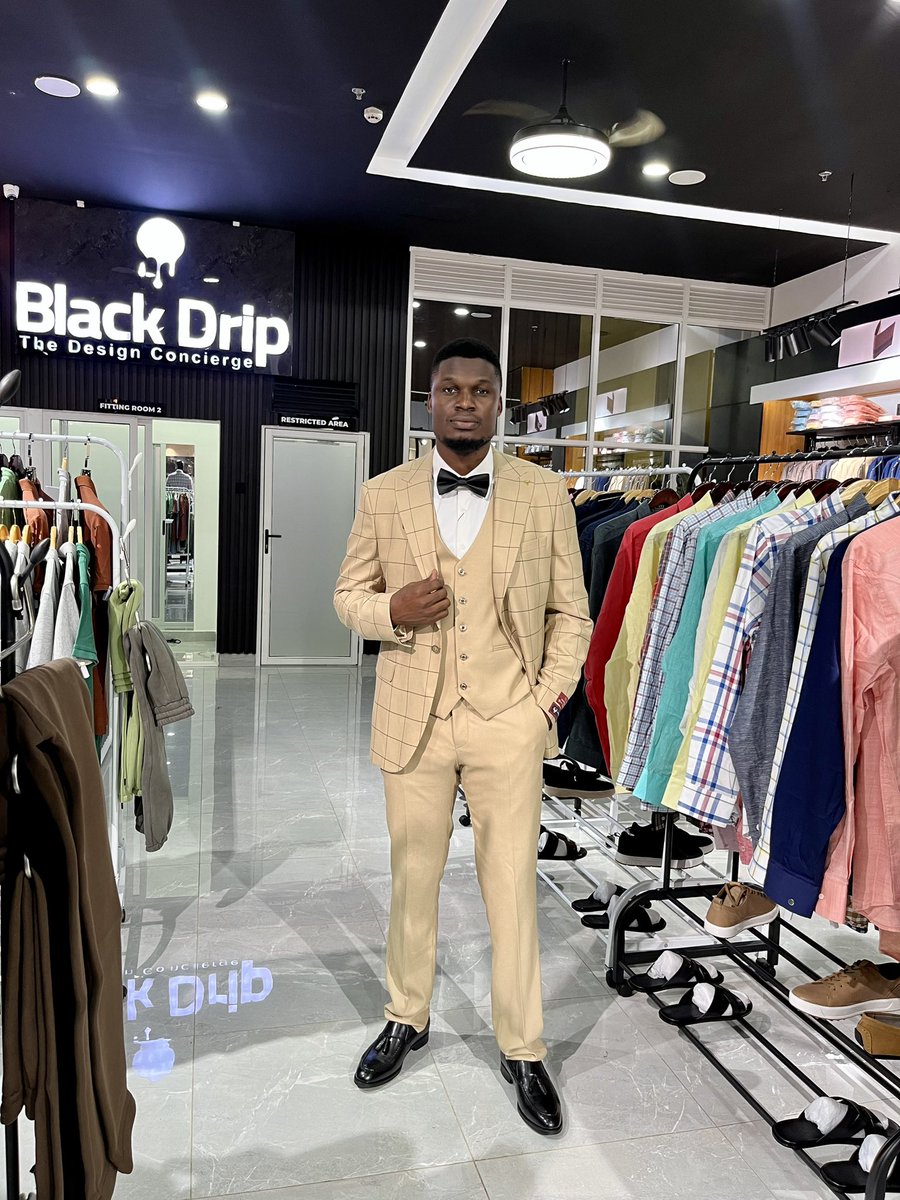 EddiePages's tweet photo. Wano ndabise batya bantu bange.

#BlackDripUg https://t.co/XbKhEJWWdc
