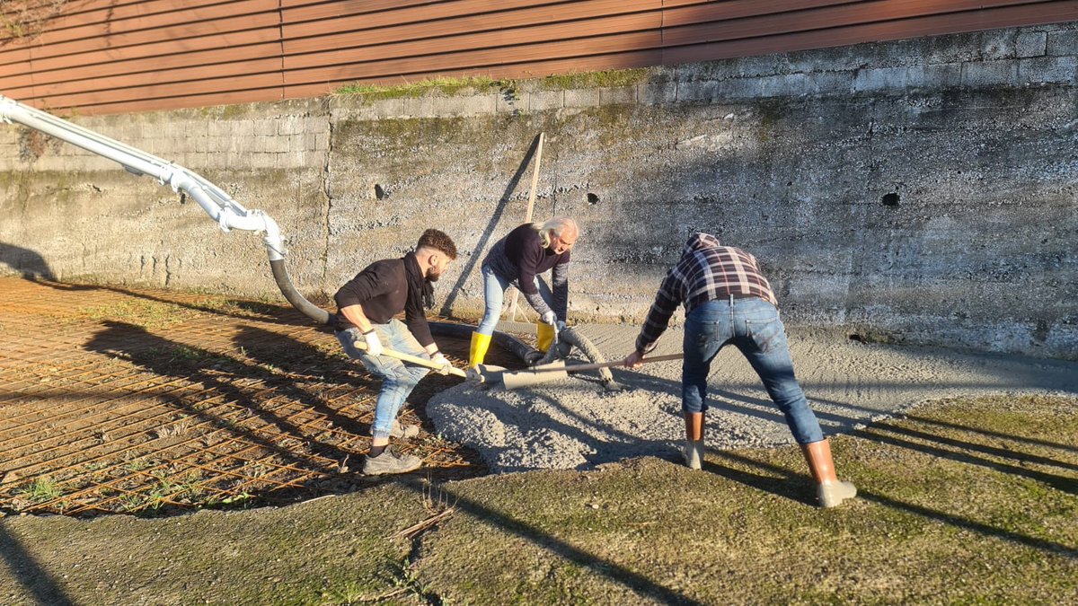 ErosLamaida's tweet photo. Lavori di sistemazione ed adeguamento della tribuna del campo a 11 Valentino Giordano di Velina di Castelnuovo Cilento.
#Gelbison
#CittàTerritorio
Castelnuovo Cilento c’è! https://t.co/BM8Uq2gQcX