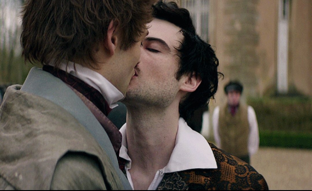 Directors on Mary Shelley: Okay, Tom, they've just arrived now you go and greet them.
Tom 'I'm about to do some improv where I act angry, shout Shelley's name only to walk up to them and kiss him' Sturridge: Okay, will do.
🖤🪶
#TomSturridge #MaryShelley