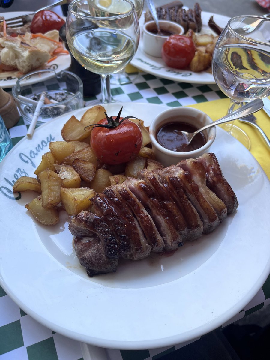 brandnewalias's tweet photo. duck breast back in paris, perhaps the best meal i’ve ever had in my life https://t.co/b887WT4Qax