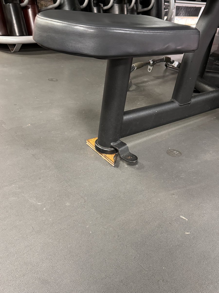 MikeColbourne's tweet photo. @PureGym not sure this 100% safe … @ Tower Hill pure gym… https://t.co/Z6930HPQT2