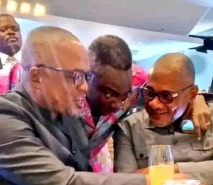 7Ledia7's tweet photo. [#RDC : Après la suspension de @NgobilaM nous appercevons le trio @kazadi_peter , Godé #Mpoy et @MulumbaGecoco entrain de célébrer la participation de nos léopards a la #CAN ! Mina lewa 🤣🤣🤣🤣🤣🤣👇👇👇👇👇] https://t.co/ioY4kprtNV