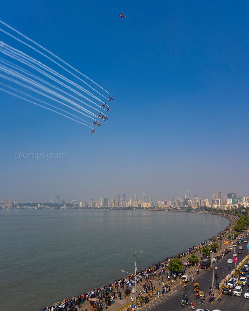 mumbaimatterz's tweet photo. Brilliant clicks of the #IAF🇮🇳 Air show at Marine drive Mumbai by @ompsyram 

#Flypast
#Airshow
#MarineDrive
#Mumbai

https://t.co/WU8X3BW3Nh