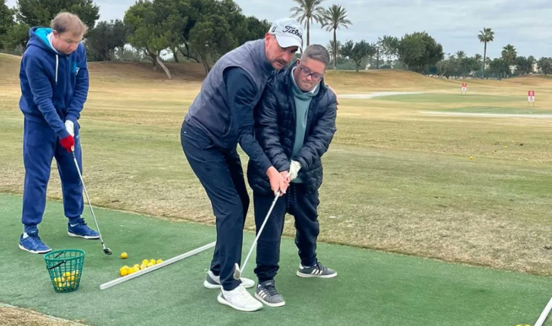 Primera Clase de golf adaptado del ano con el programs de escuela <a href="/fgolfmurcia/">Federación de Golf de la Región de Murcia</a> para aluminous de golf de <a href="/Aidemardeportes/">Aidemar Deportes</a> <a href="/RodaGolfBR/">Roda Golf & Beach Resort</a> 🇪🇦🏌️⛳👍