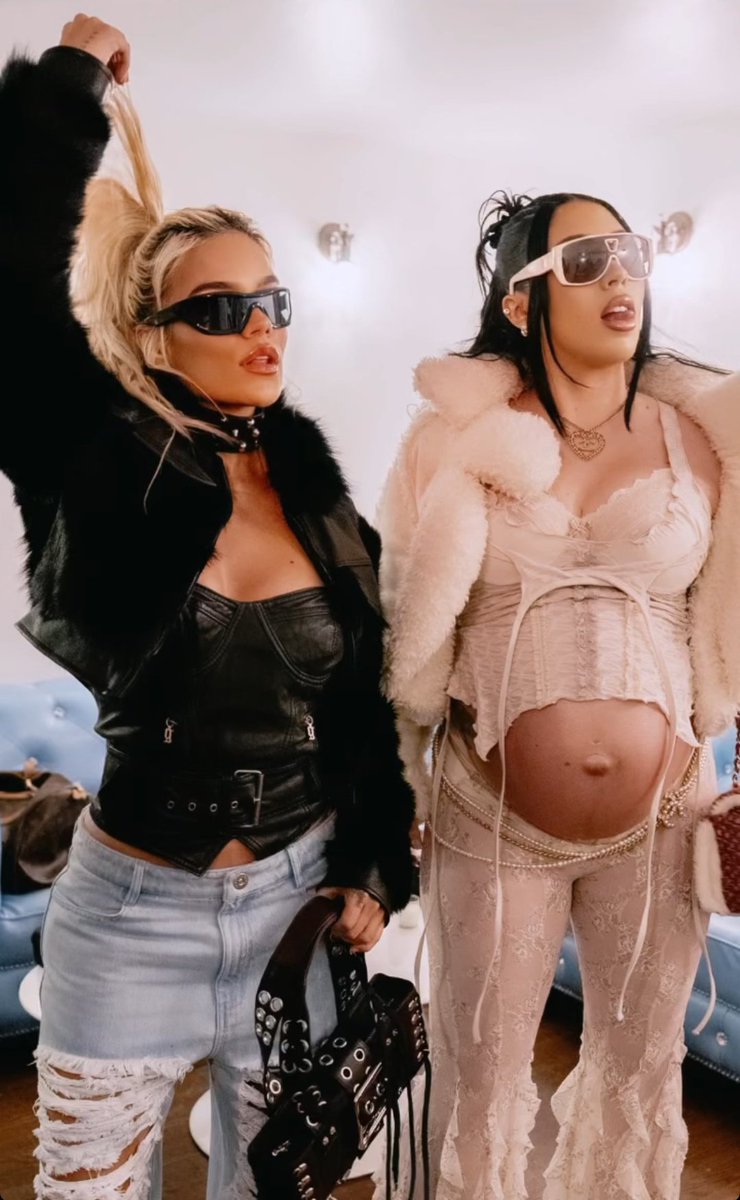 KarolGWW's tweet photo. Karol G &amp; Kali Uchis juntas omggg 🥹✨️✨️✨️ https://t.co/2CAMpfKj3e