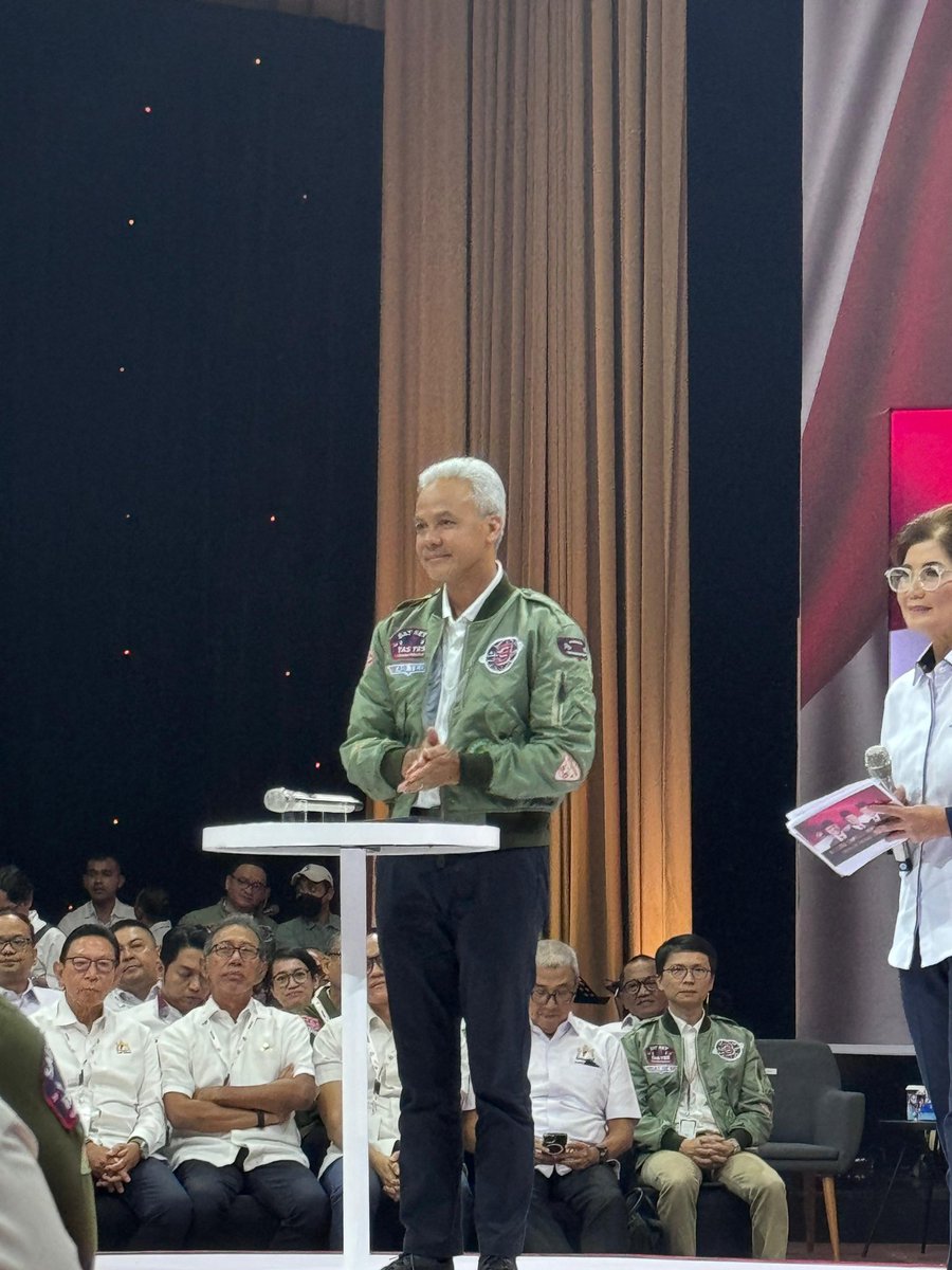 progresif_idn's tweet photo. Kemarin 11/1/2024 Capres kita semua Bapak @ganjarpranowo hadir di acara Dialog Kadin Indonesia dengan Capres.
Alhamdulillah berjalan lancar, jawaban atas pertanyaan berkualitas dan menjelaskan🙏👍🤟 https://t.co/ep1AkGk729