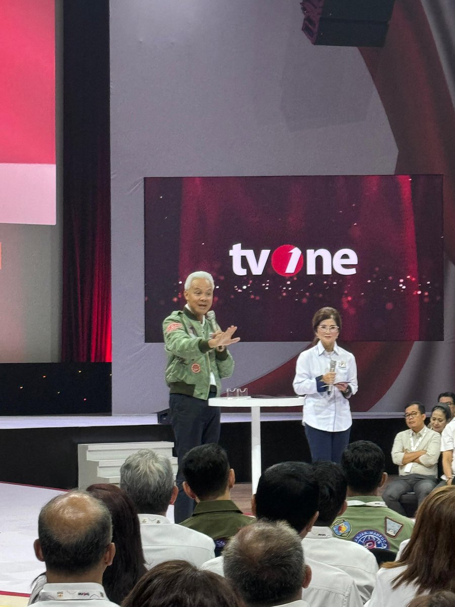 progresif_idn's tweet photo. Kemarin 11/1/2024 Capres kita semua Bapak @ganjarpranowo hadir di acara Dialog Kadin Indonesia dengan Capres.
Alhamdulillah berjalan lancar, jawaban atas pertanyaan berkualitas dan menjelaskan🙏👍🤟 https://t.co/ep1AkGk729