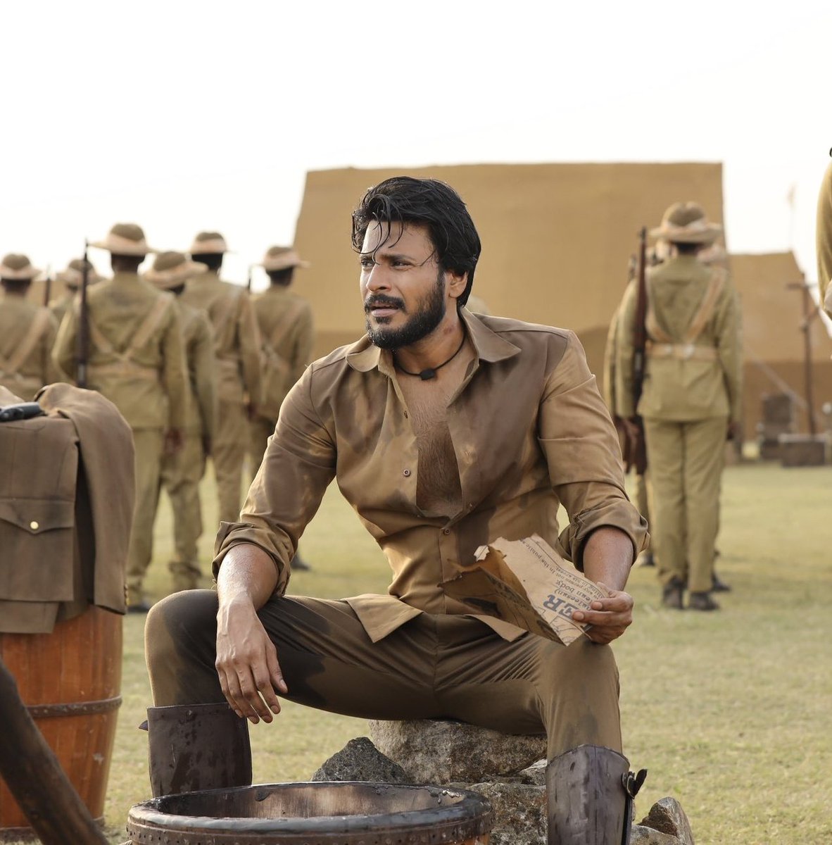 TheSouthMovies1's tweet photo. Why @sundeepkishan a.k.a #Raafi, A Most Wanted by British Govt ??
You will get the answer in #CaptainMiller Part - 2...
#CaptainMillerPongal Now_in_Cinemas... https://t.co/6PZGQ3dqZt