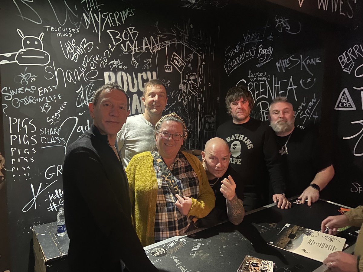 MrsBridger's tweet photo. Best way to spend an afternoon, hanging out with @shedseven @Ricktw1tter Also learning you’ve been singing the wrong lyrics to my fav song!😳 Everyday’s a school day!  🤞🏻 the album is number 1 today! https://t.co/EMa6X4ubiZ