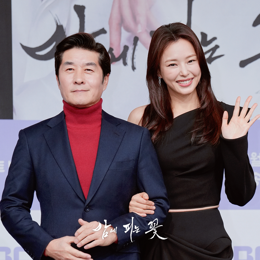 #밤에피는꽃 제작발표회 현장포토📸
따로 당 충전 필요 없는 완벽한 케미😍

담 넘고 선 넘는 아슬아슬 코믹 액션 사극
#밤에피는꽃 #밤피꽃
오늘 밤 9시 50분 첫 방송🌙

#mbcdrama #MBC금토드라마 #MBC
#이하늬 #이종원 #김상중 #이기우 
#박세현 #장태유감독