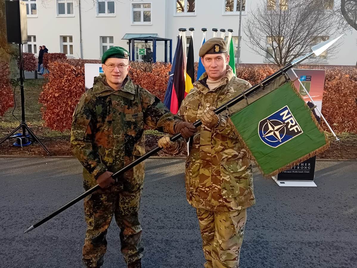 Flag change yesterday as we formally took over the lead for the #NATO Response Force's #VJTF from the Bundeswehr's 37 Panzergrenadier Brigade

#WeAreReady #WeAreNATO #NRF