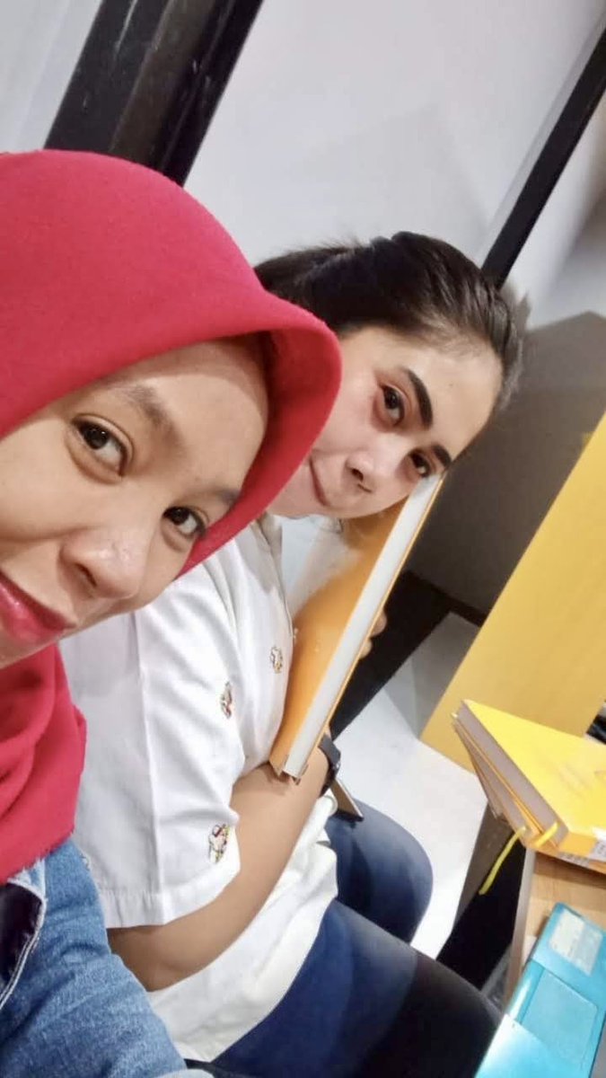 Merry_Anggrainy's tweet photo. Nemu di Gallery foto Situesion zulit zulitnya atur waktu kerja + kuliah + skripsi😂 https://t.co/K923Oma5KL