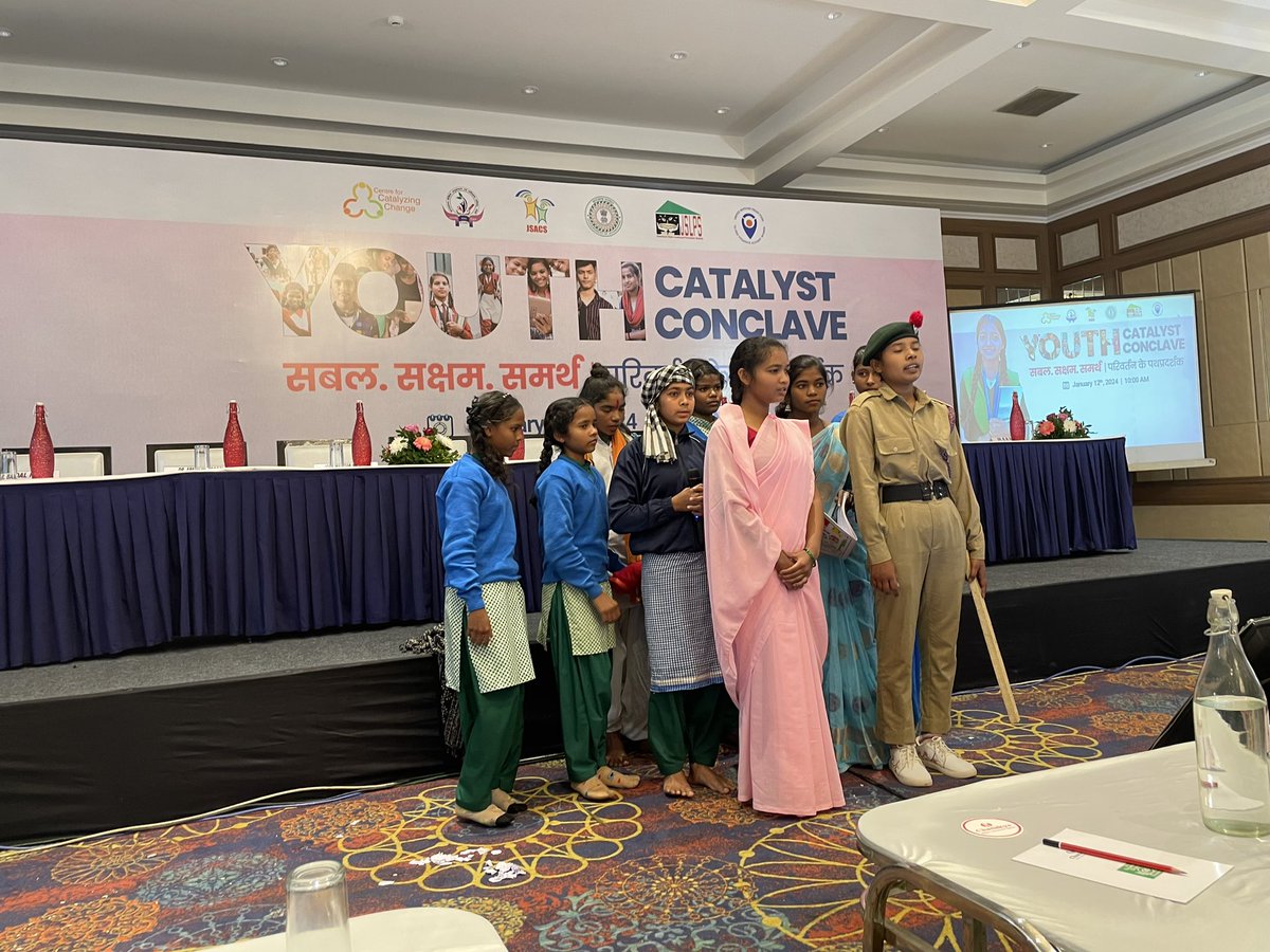 ZoyaAliRizvi's tweet photo. Humbled to see efforts made by school kids frm #Saraikela #Gumla #WestSingbhum in #Jharkhand to address issues of #Nutrion #AMB #EarlyMarriage #GBV #MenstrualHygiene. The #Adolescent_Youth are indeed our present and future @maji_mahua @c3_india @JharkhandSacs @EduJharkhand https://t.co/dlFxBReTYr