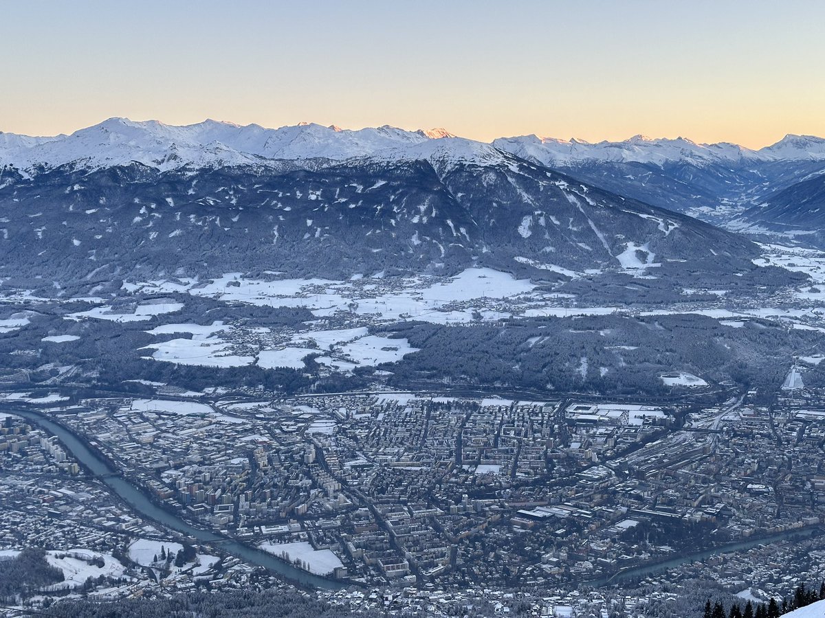 Juan Luis Vásquez tweet media