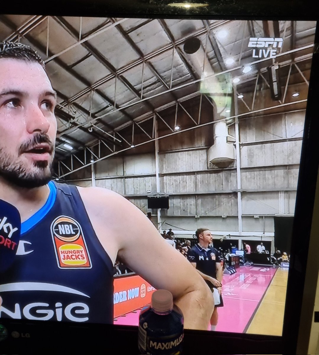 Mick_Hendricks's tweet photo. Tonight's Breakers v Melbourne is being played at Asbestos Arena #NBL24 https://t.co/F3B2IuZ8bb