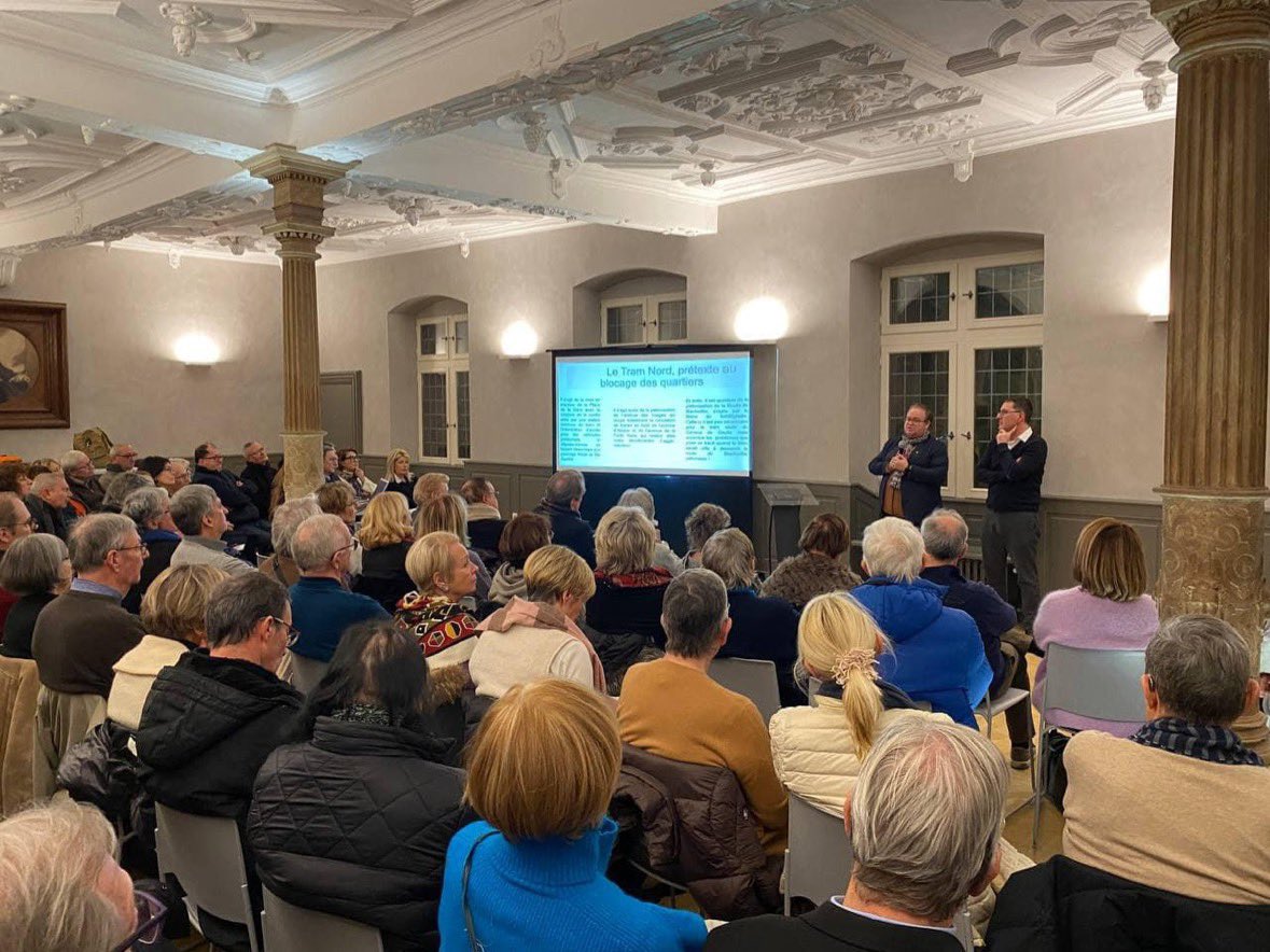 PJakubowicz's tweet photo. #TramNord : plus de 150 personnes hier soir au FEC pour la réunion d’information que nous avons co-organisée avec le collectif « La Neustadt Apaisée » pour alerter nos concitoyens sur la #concertation concernant la modification du #PLUi à venir qui vise la #piétonisation de l’avenue des Vosges. Leur voix doit être entendue et prise en compte. 

Merci à @CatTrautmann de son plaidoyer fort et étayé sur la vocation sociale et urbaine du tram, sur la nécessité de le construire pour et non contre les habitants, à @JPVETTER et @rober_herrmann de leurs interventions et à @TenenbaumA , @AnneReymann , @PernelRichardot et @nicolas_matt de leur présence et de leur soutien à la mobilisation. 

La Maire #EELV de #Strasbourg a voulu une fois de plus agir dans le dos des Strasbourgeois, nous avons uni nos forces et nos voix, au-delà des clivages, pour que leurs droits soient respectés. La mobilisation continue 💪🏻

Vous avez jusqu’au 19 Janvier à 17h pour contribuer !