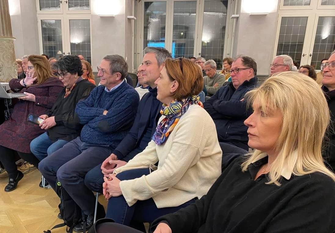PJakubowicz's tweet photo. #TramNord : plus de 150 personnes hier soir au FEC pour la réunion d’information que nous avons co-organisée avec le collectif « La Neustadt Apaisée » pour alerter nos concitoyens sur la #concertation concernant la modification du #PLUi à venir qui vise la #piétonisation de l’avenue des Vosges. Leur voix doit être entendue et prise en compte. 

Merci à @CatTrautmann de son plaidoyer fort et étayé sur la vocation sociale et urbaine du tram, sur la nécessité de le construire pour et non contre les habitants, à @JPVETTER et @rober_herrmann de leurs interventions et à @TenenbaumA , @AnneReymann , @PernelRichardot et @nicolas_matt de leur présence et de leur soutien à la mobilisation. 

La Maire #EELV de #Strasbourg a voulu une fois de plus agir dans le dos des Strasbourgeois, nous avons uni nos forces et nos voix, au-delà des clivages, pour que leurs droits soient respectés. La mobilisation continue 💪🏻

Vous avez jusqu’au 19 Janvier à 17h pour contribuer !