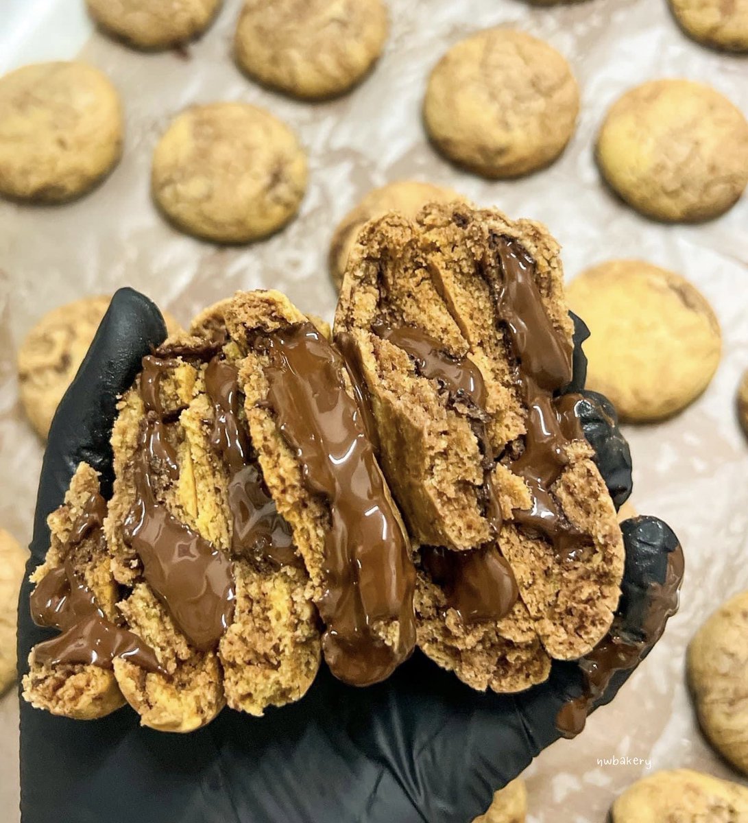 อุ่นร้อนก่อนทาน ไส้เยิ้มแบบนี้แน่นอนค้าา 🤎
พร้อมส่งทั้ง2ขนาด 10ชิ้น/6ชิ้น กระปุก109บ.