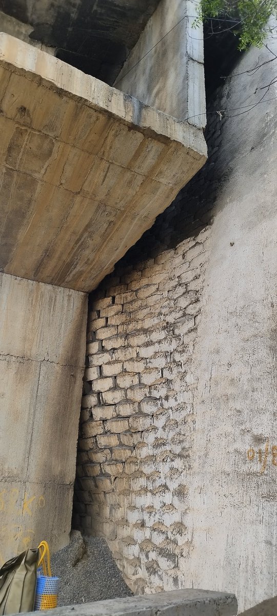 dkarthikTOI's tweet photo. Damaged part of the bridge on #Chennai-#Trichy NH near Ponmalai railway station. 
Seems like a major work to be done for restoring vehicular movement. @timesofindia https://t.co/HqRbt5GLZx