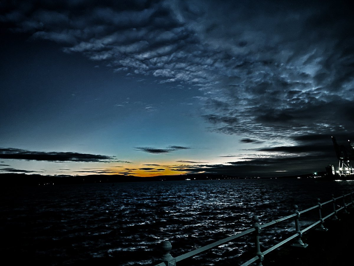 burke_mhairi's tweet image. Some mornings you could run forever. What a way to kick start the weekend 

#nikerunclub #BestView #FreezingTho #MindfulRuns #MindfulMornings