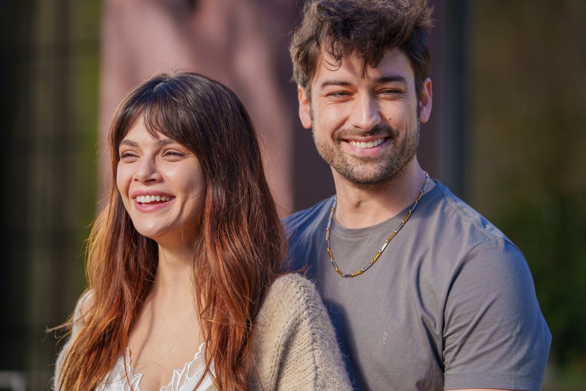 huyde12's tweet photo. Alp Navruz, Sinem Ünsal ve Nilperi Şahinkaya'nın başrolde yer aldığı #SendenÖnce dizisinden ilk kareler 💥 https://t.co/pmVshq3RZM
