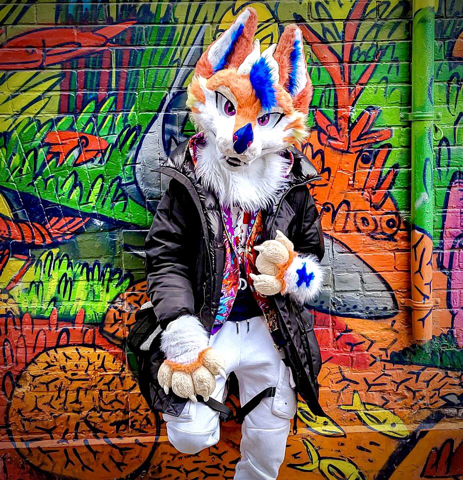 ScyllaWolfron's tweet photo. Hey. come here often?

📸 @TheNoobieYaKnow 
#fursuitfriday https://t.co/QpQJb76wpJ