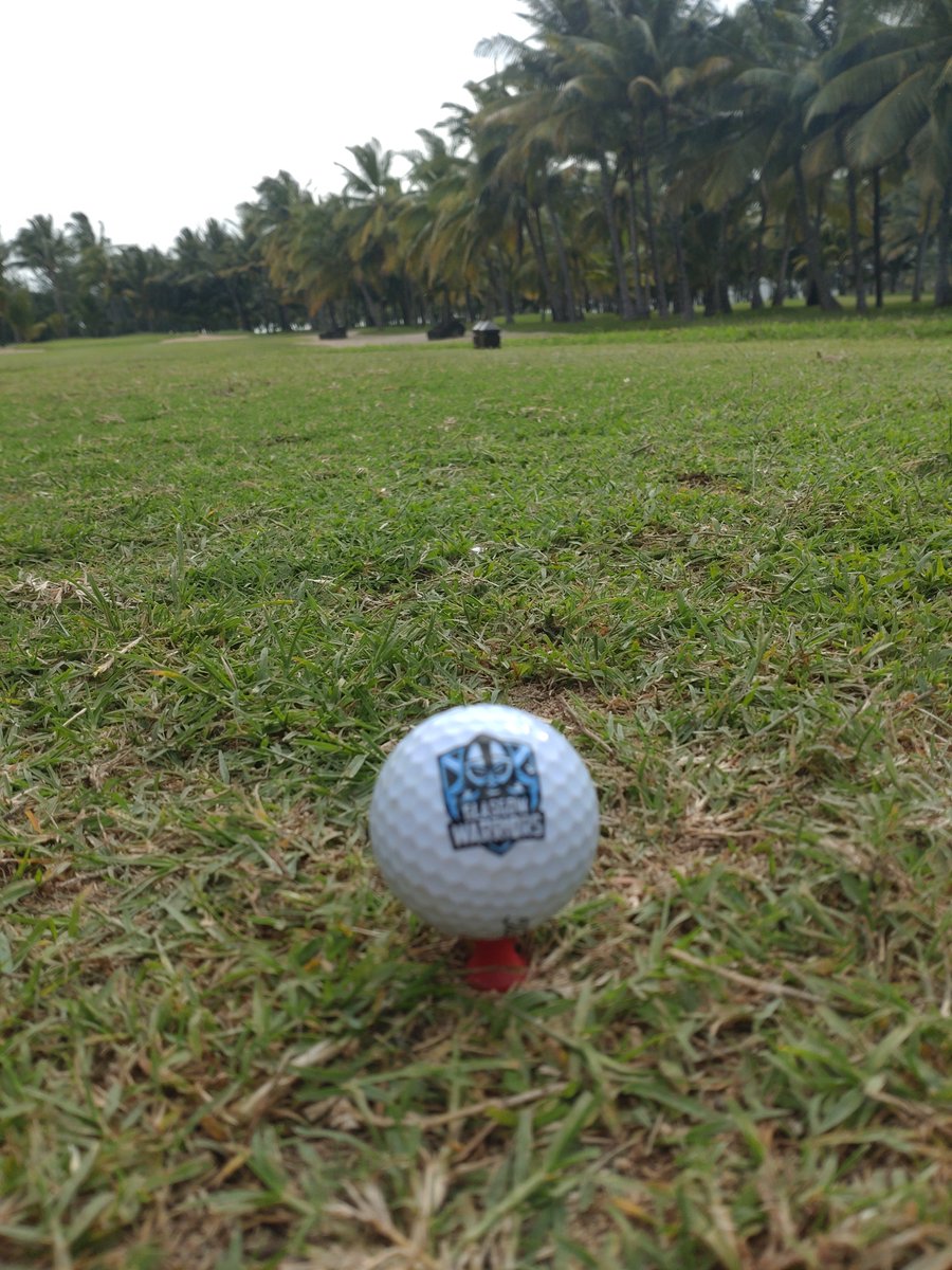 EdithKerr's tweet photo. @GlasgowWarriors On the tee in Mauritius @Beachcomber https://t.co/sOvFl0awQy