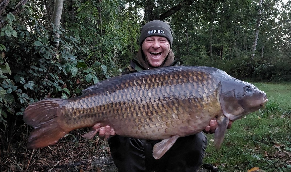 MarcTwaite's tweet photo. Mega Old One from Mill "Squirrel" Lane Yateley!!
The Vicar going 41lb
Fresh SS4 Ocean Sludge adding Ocean Sludge the one
Another 40lb Common from the Mecca Yateley
Have a Great Weekend Folks π
@PukkaSquirrelB
https://t.co/Kn0ZdEpGlp
#SecretSmurf
#PSB https://t.co/K6NDYFcAun