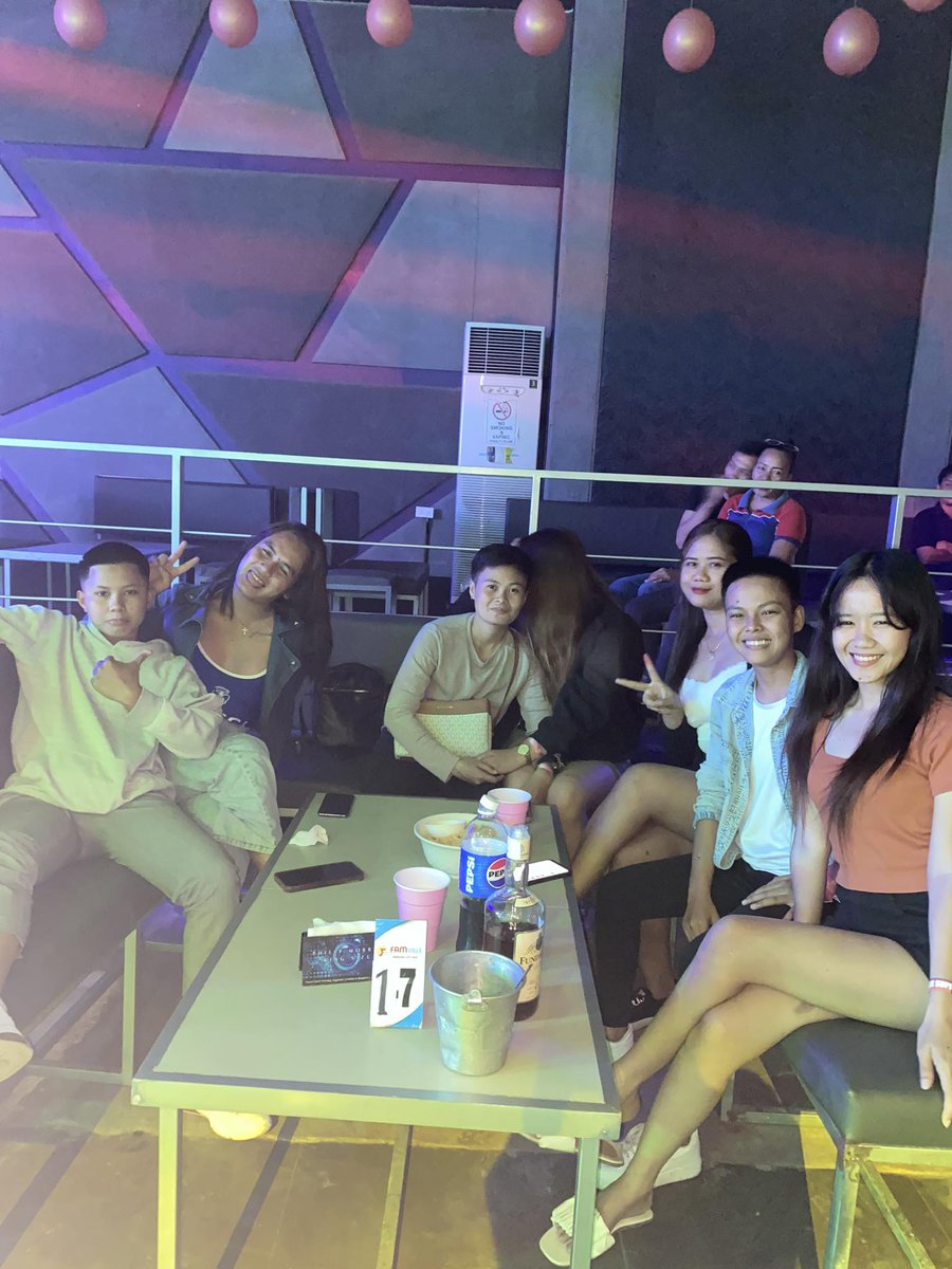 Febie_1818's tweet photo. with the pipols na d ko kilala. https://t.co/gSDL6fFXKE