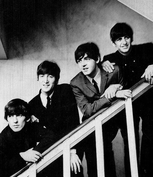 #TheBeatles posing at NEMS, 1964 via @SgtPepper1710