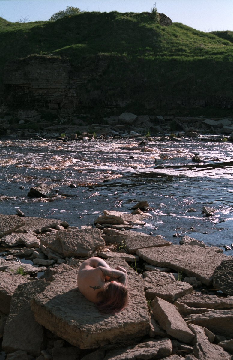 Good morning, lovelies

As good as this morning was, when @ksaniroxs and I shot this beautiful film photo
It was 5 am, but already so sunny and warm. How I wish it was like this today

You can get this warm photo in your collection
1/1 film photo "SOLITUDE"
3 SOL

#ARTANDSOL
🔗👇 https://t.co/JLgRVNjwjM